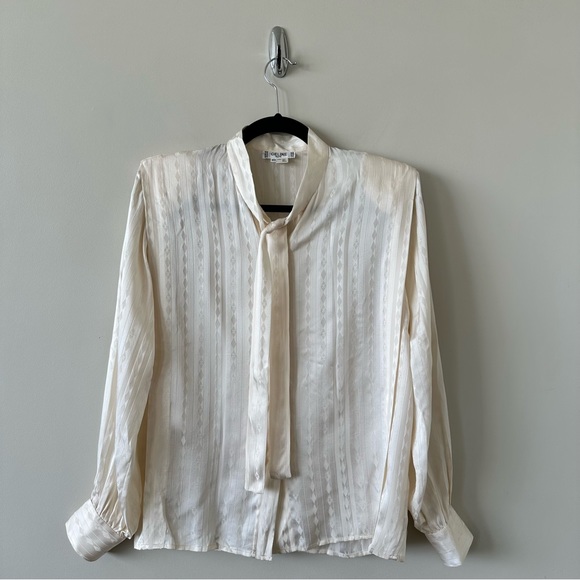 CELINE PARIS- Vintage Cream 100% Silk Pussy Bow Button Down Blouse (Size:40) - Picture 3 of 15